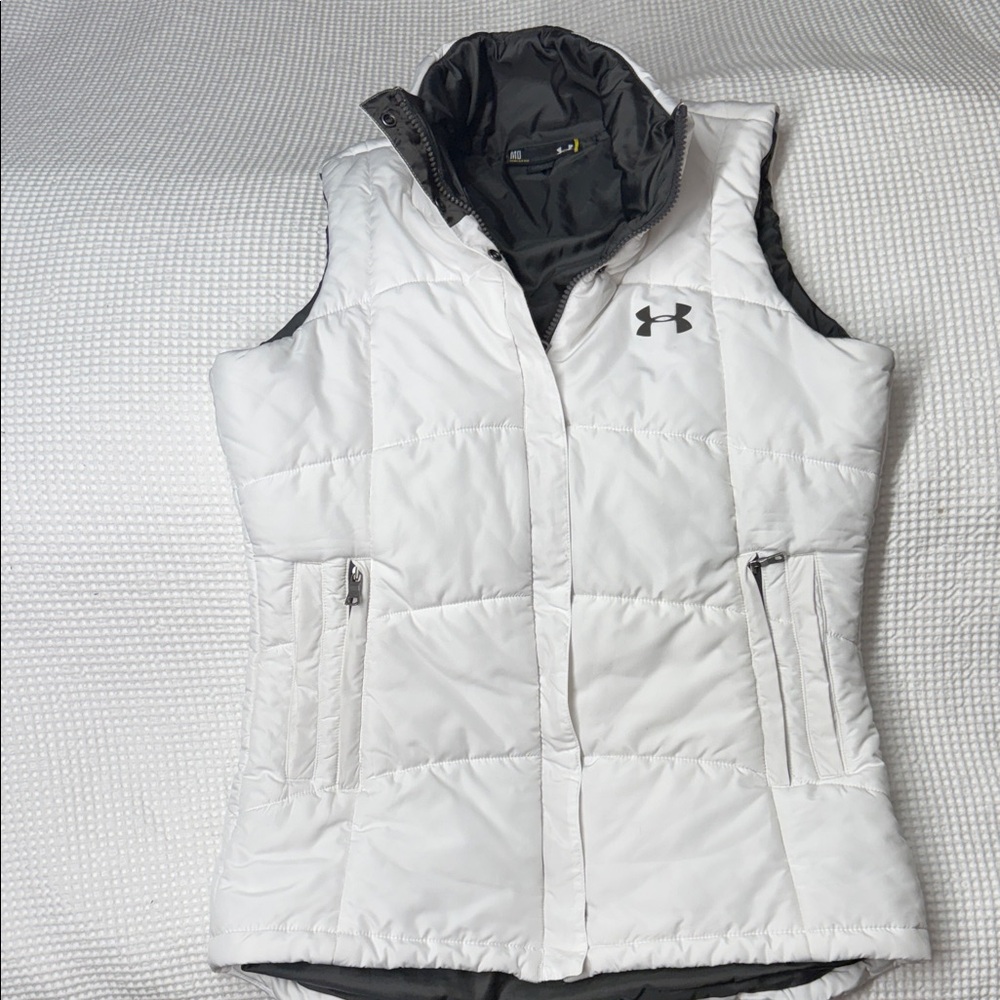 Under Armour Semi-Fitted Medium Women's White Puffer Vest